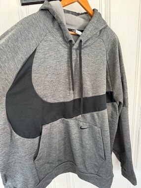 Nike Men’s Gray and Black Pullover Hoodie